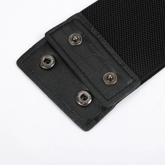 Women's Punk Style Rivet & O-ring
Decorated Wide Belt - Picture 4 of 5